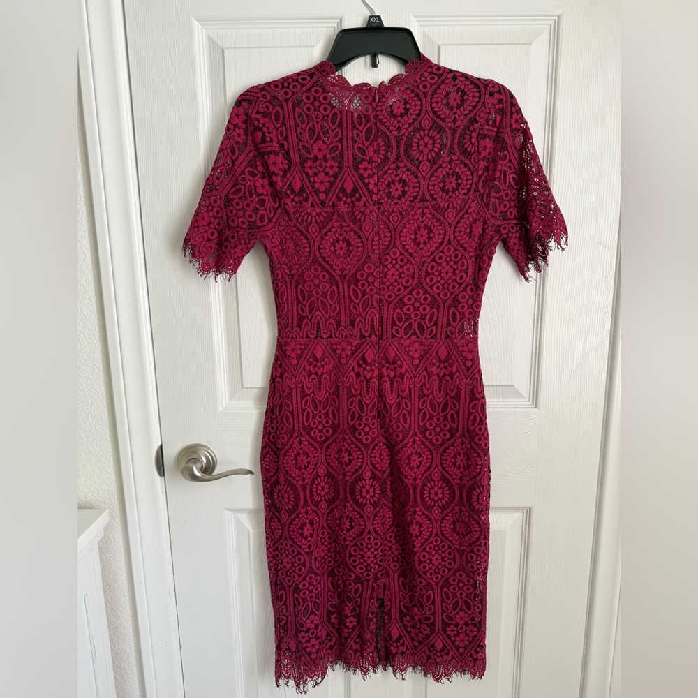 Elegant Lulu's Burgundy Lace Midi Dress size medium - Picture 6 of 11